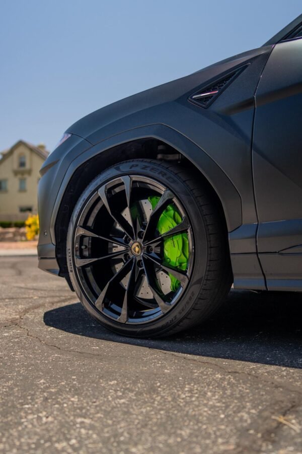 Lamborghini Urus - Image 3