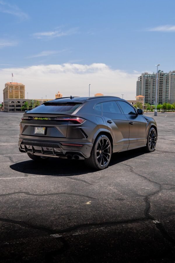 Lamborghini Urus - Image 10