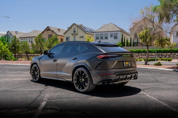 Lamborghini Urus - Image 8