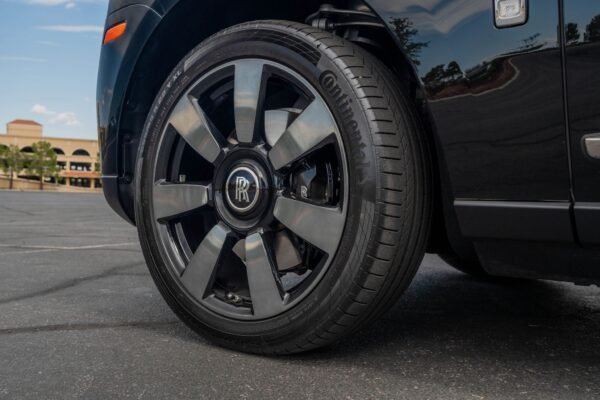Rolls Royce Cullinan Black - Image 13