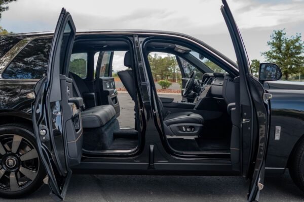 Rolls Royce Cullinan Black - Image 6