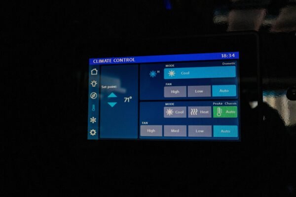 Mercedes Sprinter Ultimate Toys - Image 8