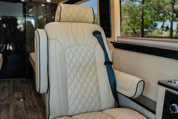 Mercedes Sprinter Ultimate Toys - Image 20