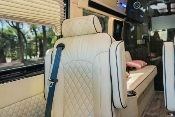 Mercedes Sprinter Ultimate Toys - Image 10