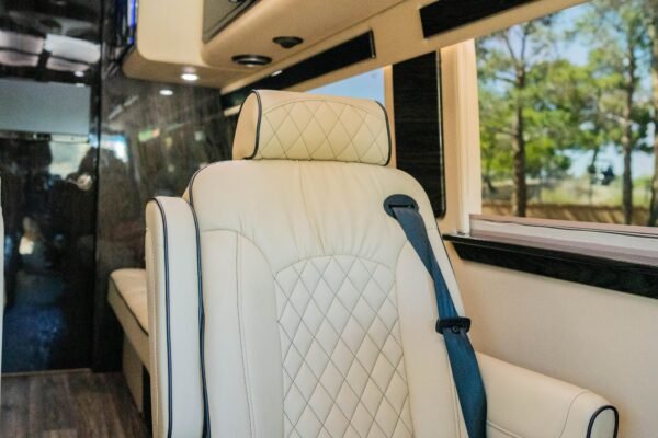 Mercedes Sprinter Ultimate Toys - Image 9