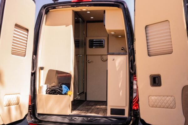 Mercedes Sprinter Ultimate Toys - Image 15
